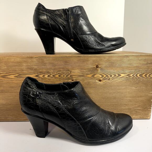 Clarks Bendables Heeled Ankle Booties Sz 10M Leather Career Comfort Shoes Dressy - Picture 2 of 11